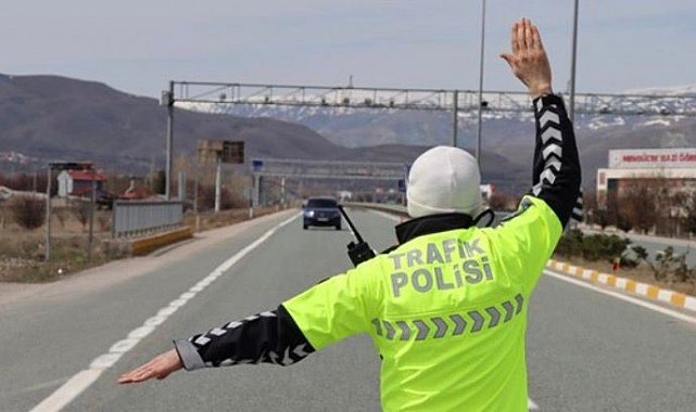 Polisin 'dur' ihtarını uymayan ehliyetsiz sürücüye 542 bin lira ceza