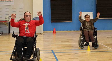 "Engellisin evlenemezsin" dediler, onlar akülü sandalyede zeybek oynuyor