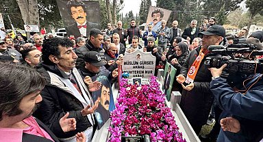 "Müslüm Baba" unutulmadı: Sevenleri ölümünün 13'üncü yılında mezarı başında buluştu