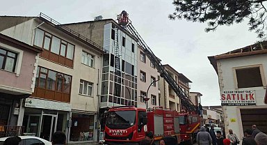 Refahiye'de tarihi lokantada baca yangını paniğe neden oldu