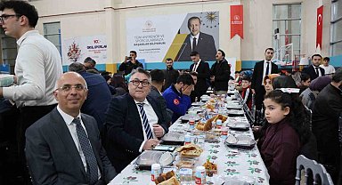 Rektör Özölçer, iftar buluşmasında öğrencilerle bir araya geldi