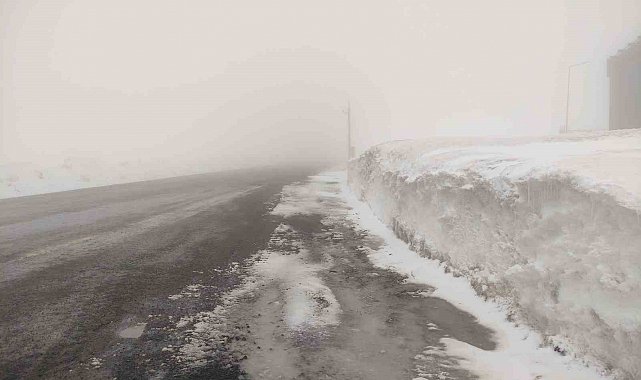 Sahara geçidinde yoğun sis ulaşımı olumsuz etkiliyor