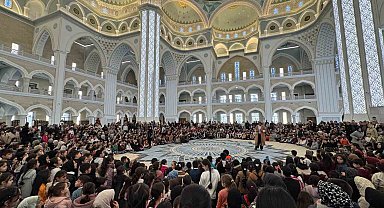 Şahinbey Millet Camii'nde çocuk sesleri
