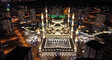 Sakal-I Şerif Kadir Gecesinde Şahinbey Millet Camii'nde