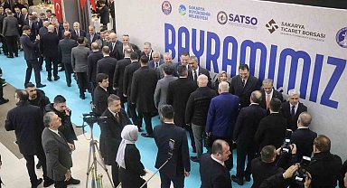 Sakarya protokolü ve vatandaş bayramlaştı