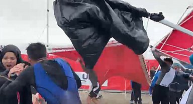 Salda Duatlonu Türkiye Kupası'nda şiddetli rüzgar çadır ve bariyerleri uçurdu, o anlar kameralara yansıdı