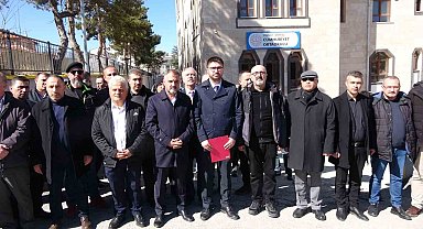 Saldırıya uğrayan okul müdürüne destek verdiler