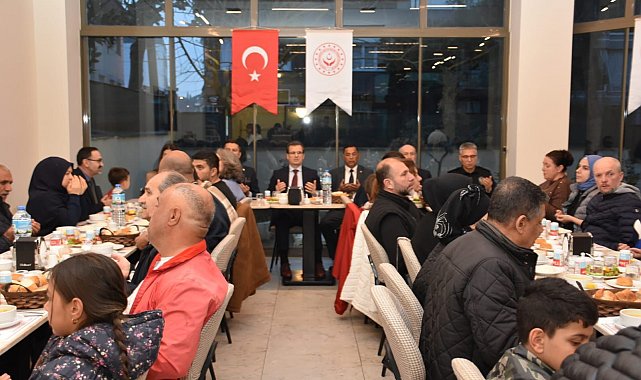 Salihli Kaymakamı Güldoğan, iftarını Roman vatandaşlarla açtı