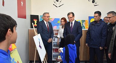 Salihli'de öğrencilerin hayal gücünü geliştirecek resim atölyesi açıldı