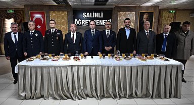 Salihli'de protokol ve vatandaşlar bayramlaştı