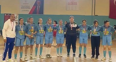 Salihli'nin yıldız kızları Manisa'da şampiyon