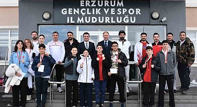 Şampiyon taekwondocular ödüllendirildi