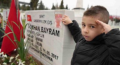 Samsun'da mezarlıklar ziyaretçilerle doldu taştı: Şehitliklerde hüzün