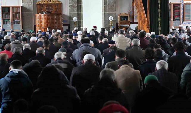 Samsun'da "çifte bayram" coşkusu: Vatandaşlar camilere akın etti