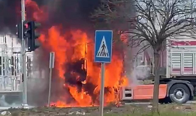 Samsun'da seyir halindeki tırın kupası alevlere teslim oldu