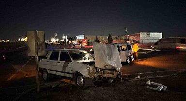 Şanlıurfa'da hafif ticari araç ile otomobil çarpıştı: 5 yaralı