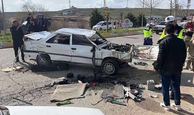 Şanlıurfa'da karşı şeride geçen otomobil ters döndü: 1'i ağır 3 yaralı