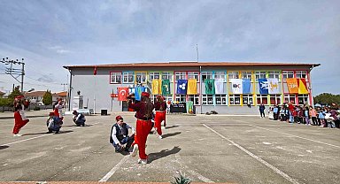 Sarıgöl'de 400 fıstık çamı toprakla buluştu