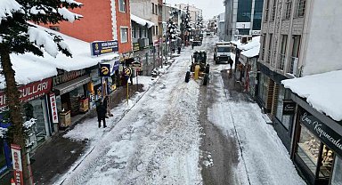 Sarıkamış'ta "beyaz mesai": 600 kamyon kar şehir dışına taşındı
