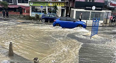 Sarıyer'de rögarlar taştı: Bir iş yerini su bastı, dükkan sahibi İSKİ'ye tepki gösterdi