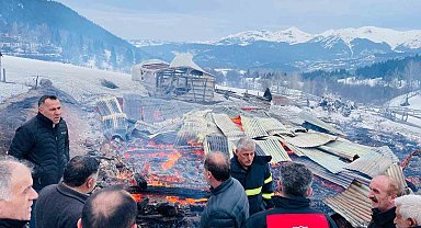 Şavşat'ta yangın: 1 ev, 2 ahır ve 2 ambar kül oldu