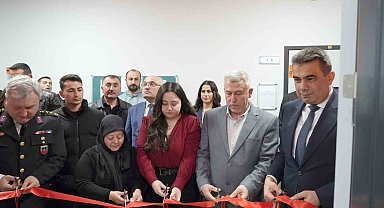 Şehidin adı köy okulundaki kütüphaneye verildi, ailesi gözyaşlarına hakim olamadı