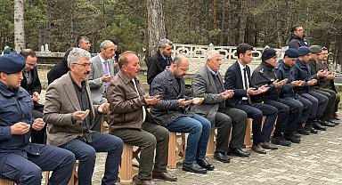 Şehit Hava Pilot Teğmen Yavuz Eracar kabri başında anıldı