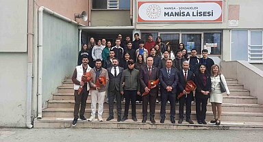 Şehit yakınları ve gaziler Manisa Lisesi'nde gençlerle buluştu