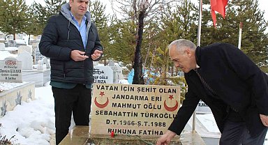 Şehitler kabirleri başında dualarla anıldı