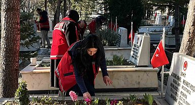 Şehitliklerde temizlik ve bakım çalışmaları başlatıldı