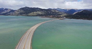 Sel suları altında kalan Antalya-Konya kara yolu yeniden ulaşıma açıldı