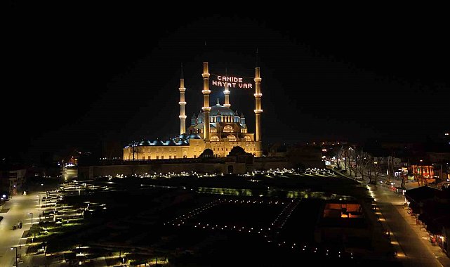 Selimiye Camii'nde mahya mesajı değişti: "Camide Hayat Var"