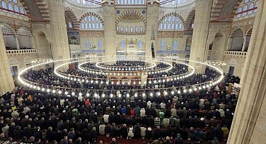 Selimiye Camii'nde restorasyon sonrası ilk bayram namazı kılındı