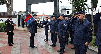 Şener, bayramda görev başındakileri ve şehit ailelerini unutmadı