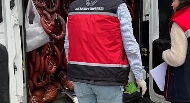 Serik'te 176 kilogram tarihi geçmiş sucuk ele geçirildi