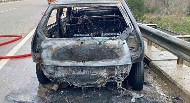 Seyir halinde otomobil alev aldı: 2 yaralı