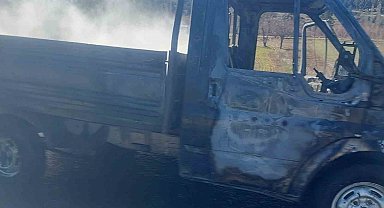 Seyir halindeki kamyonet alev alev yandı