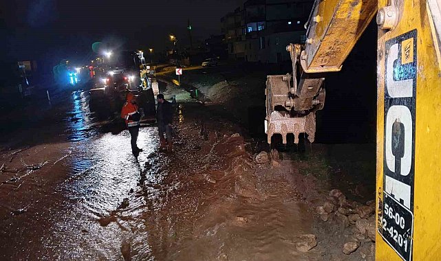 Siirt Valiliği: "Kurtalan'da sel ve taşkınlara 21 araç ve 59 personel ile müdahale edildi"