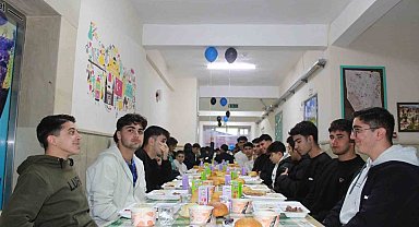 Siirt'te öğrenciler ve öğretmenler iftar sofrasında buluştu