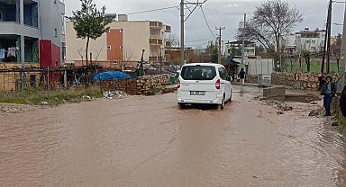 Siirt'te sağanak yağış hayatı olumsuz etkiledi
