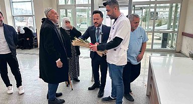 Silvan'da Yaşlılar Haftası'nda hastaneye gelen yaşlılar yalnız bırakılmadı