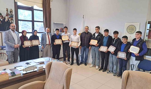 Simav'da 10 öğrenci Hafızlık Belgesini aldı
