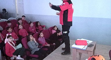 Simav'da öğretmen ve öğrencilere Okul Afet Farkındalık eğitimi verildi