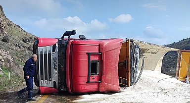 Sincan'da tır kazası: Zir Vadisi yolu trafiğe kapandı