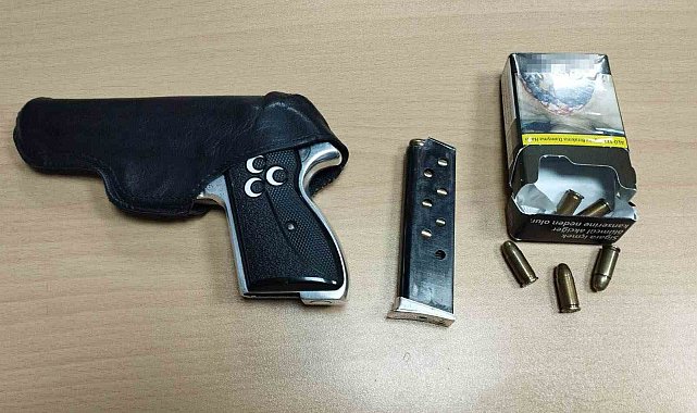 Sınırda kaçakçılık operasyonu: Minibüste silah ve mühimmat ele geçirildi