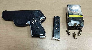 Sınırda kaçakçılık operasyonu: Minibüste silah ve mühimmat ele geçirildi