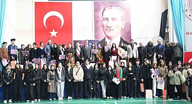 Şırnak'ta genç yetenekler tiyatro il finalinde sahne aldı