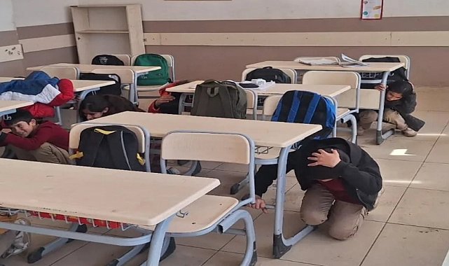 Şırnak'ta ilkokul öğrencilerine AFAD'dan hayat kurtaran afet eğitimi