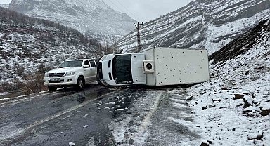 Şırnak'ta kamyonet devrildi: 1 yaralı