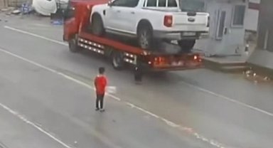 Şırnak'ta yola fırlayan çocuk, sürücünün manevrasıyla ölümden döndü